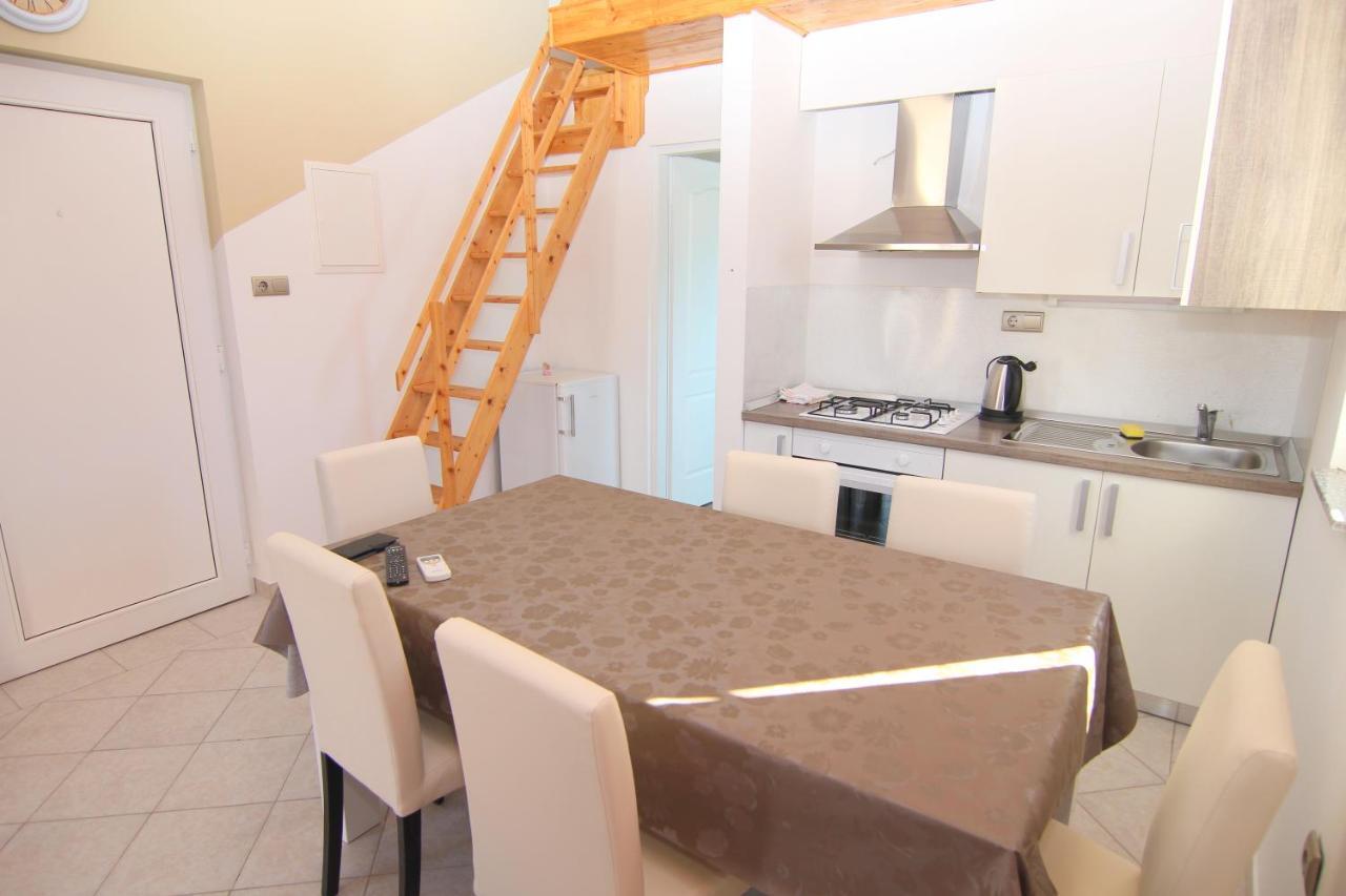 Apartments Ljubic Pag Town Bagian luar foto