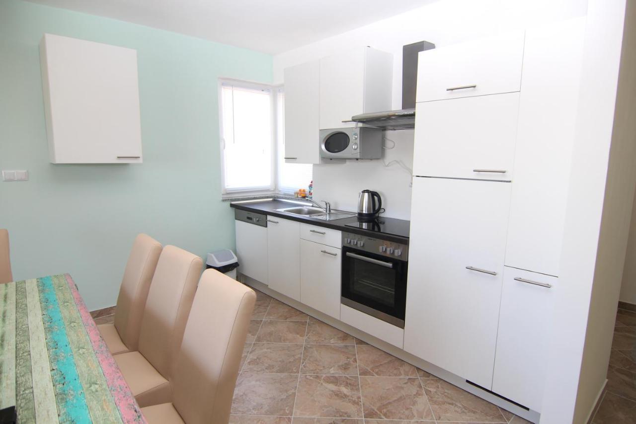 Apartments Ljubic Pag Town Bagian luar foto