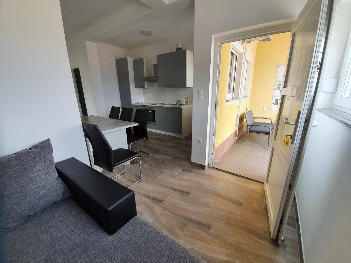 Apartments Ljubic Pag Town Bagian luar foto