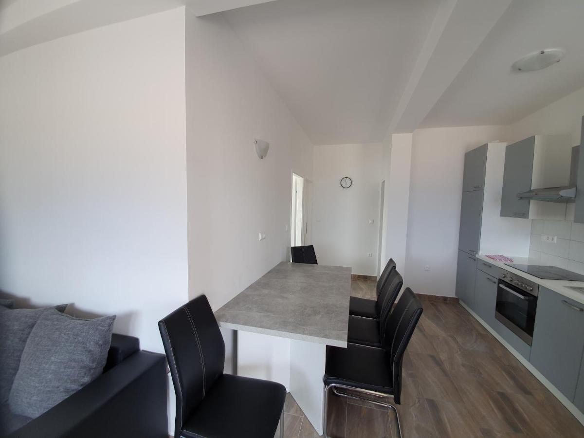 Apartments Ljubic Pag Town Bagian luar foto