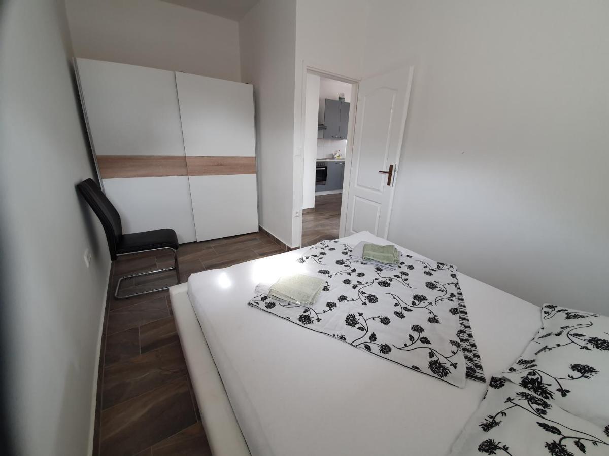Apartments Ljubic Pag Town Bagian luar foto